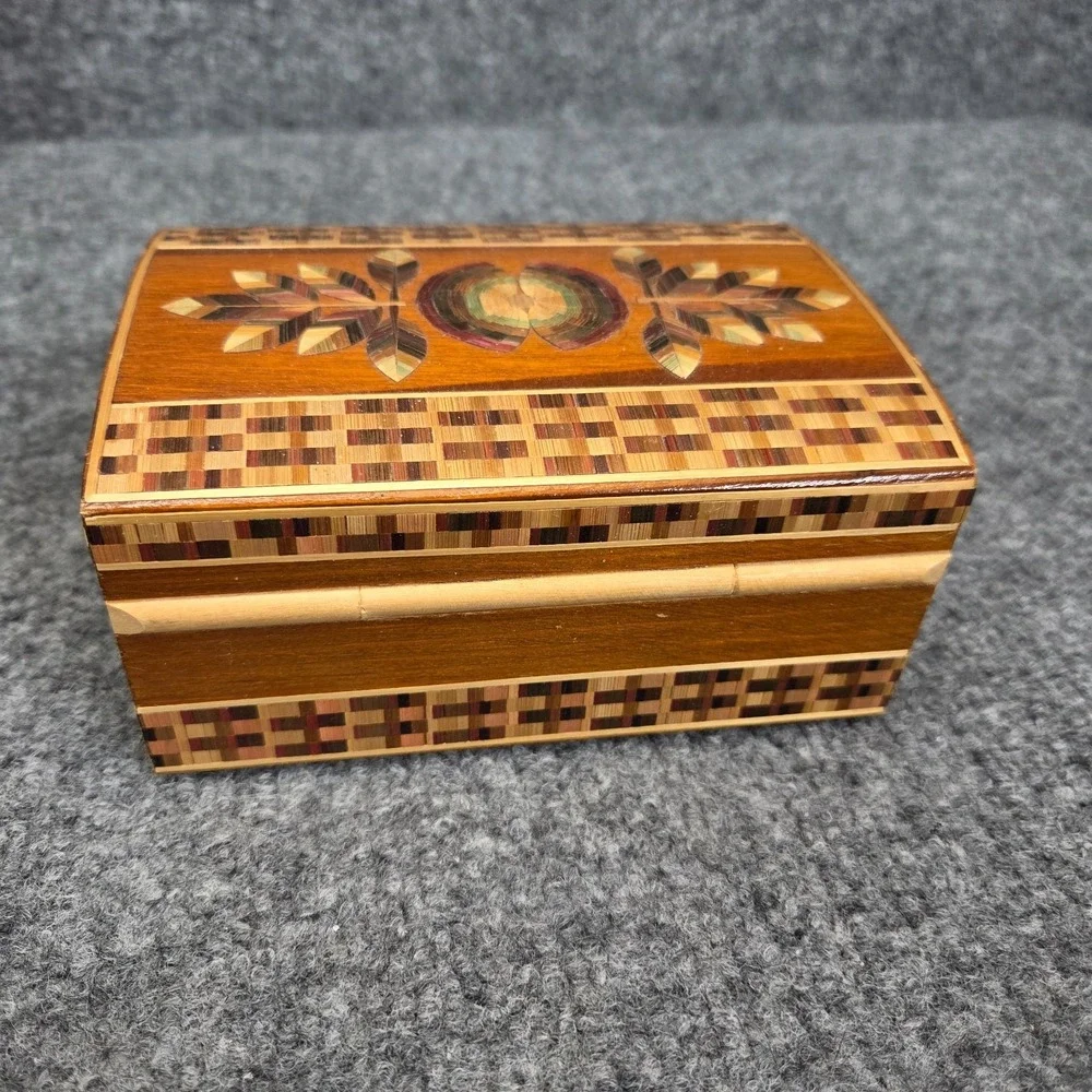 Colorful Straw Mosiac Trinket Box Intricate Folk Art Design Hinged Lid Wood USSR
